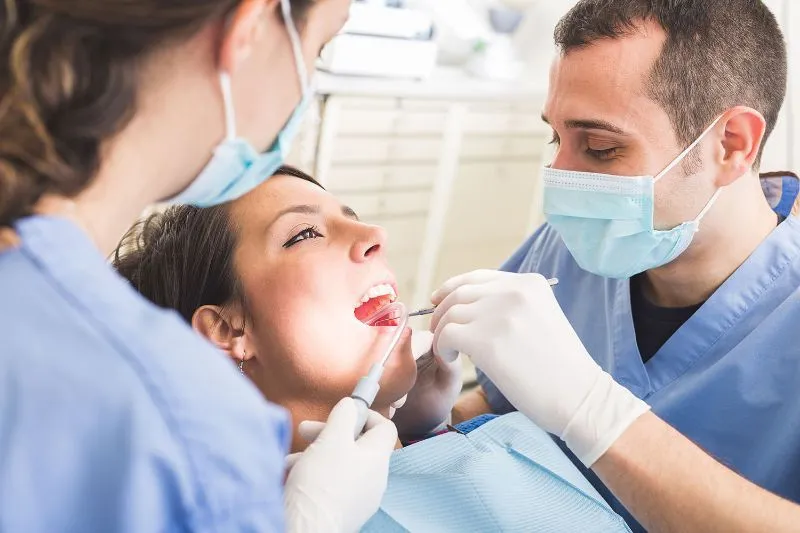 Imagen que acompaña el artículo: ¿Qué debe tener el mejor dentista de Bilbao?