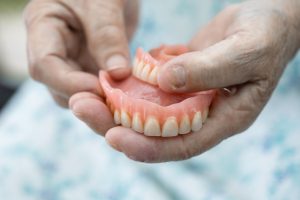 dentadura postiza en las arenas getxo